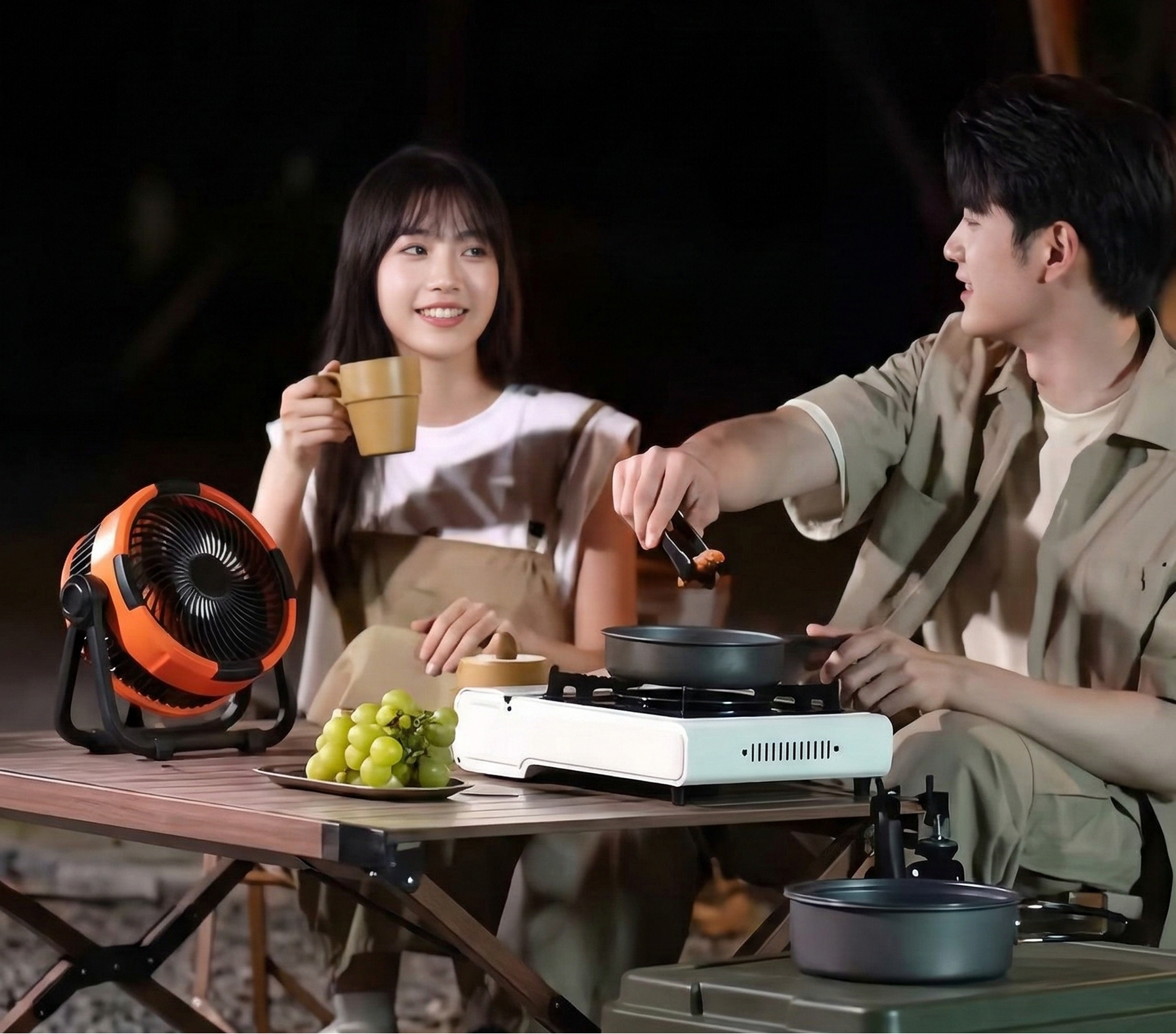 Ventilateur Portable Rechargeable pour Camping – Ventilateur Batterie avec Lampe LED, 4 Vitesses, Ventilateur Extérieur pour Tente et Voyage